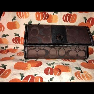 Coach Retired Signature Chocolate wallet